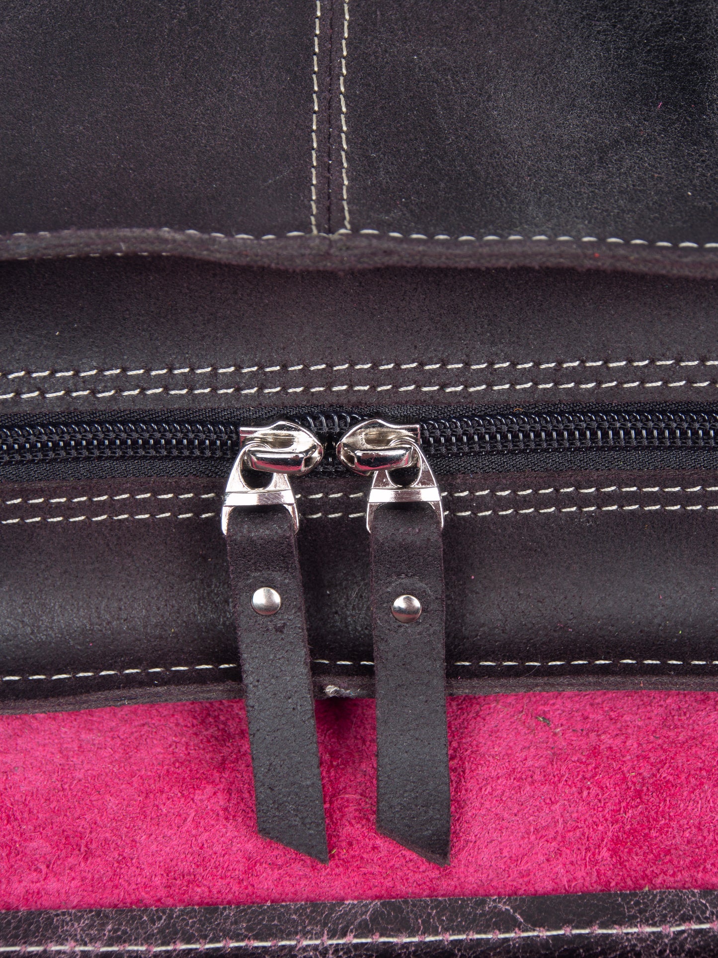 Bolso Asís en cuero Fucsia craquelado con diseño gráfico retro | Edición única