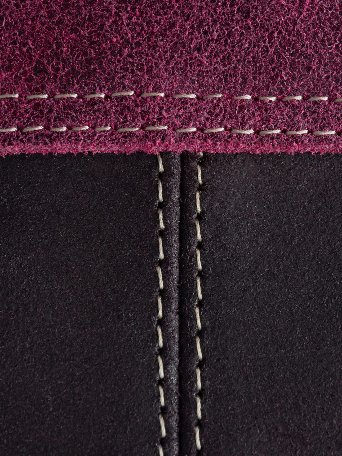 Bolso Asís en cuero Fucsia craquelado con diseño gráfico retro | Edición única