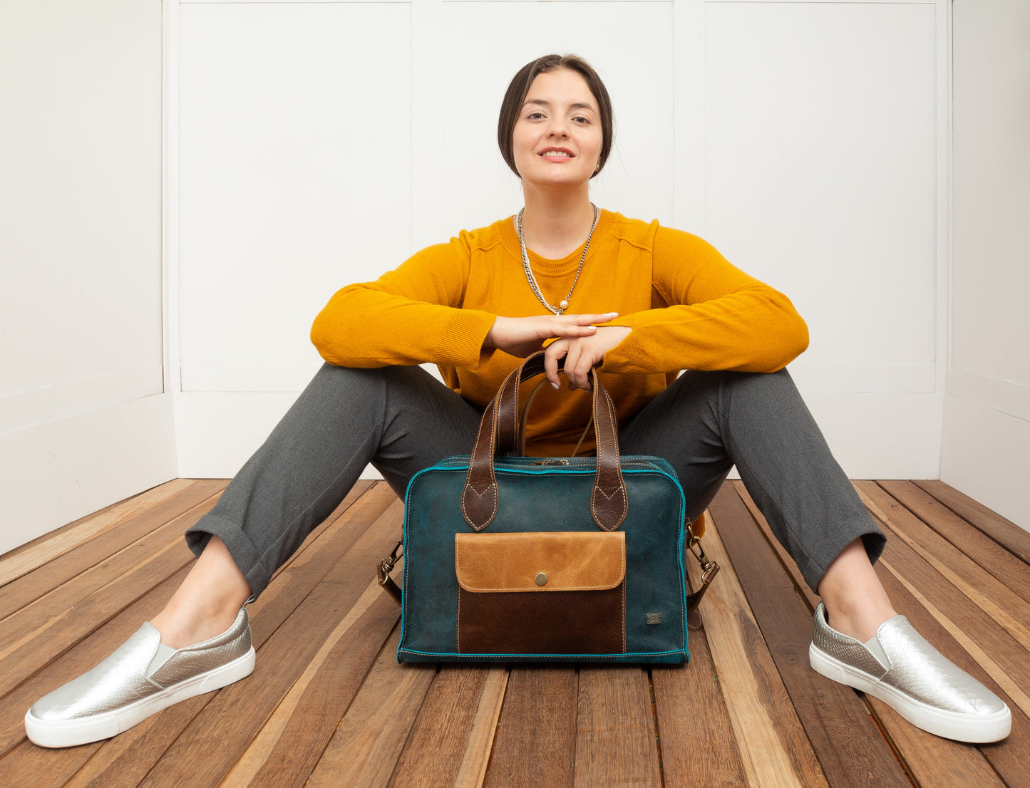 Mini Viajera Azul Aguamarina con Canela con Ocre