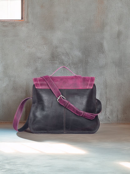 Bolso Asís en cuero Fucsia craquelado con diseño gráfico retro | Edición única