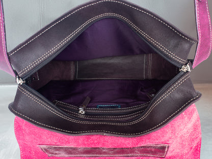 Bolso Asís en cuero Fucsia craquelado con diseño gráfico retro | Edición única