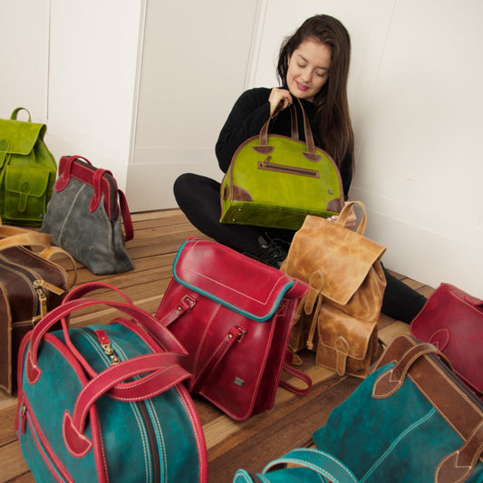 Personaliza tu pedido. Bolsos de cuero con tu estilo único